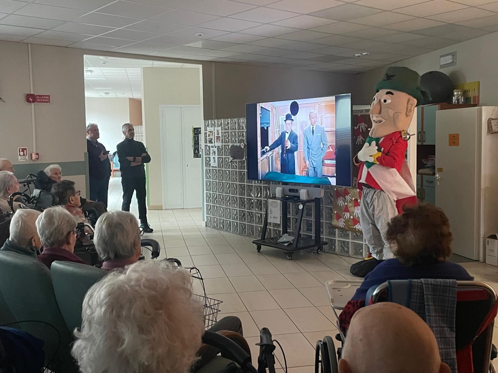 Gallery: Gli Uomini di Mondo festeggiano il Natale con gli ospiti della casa di riposo di Beinette - 14