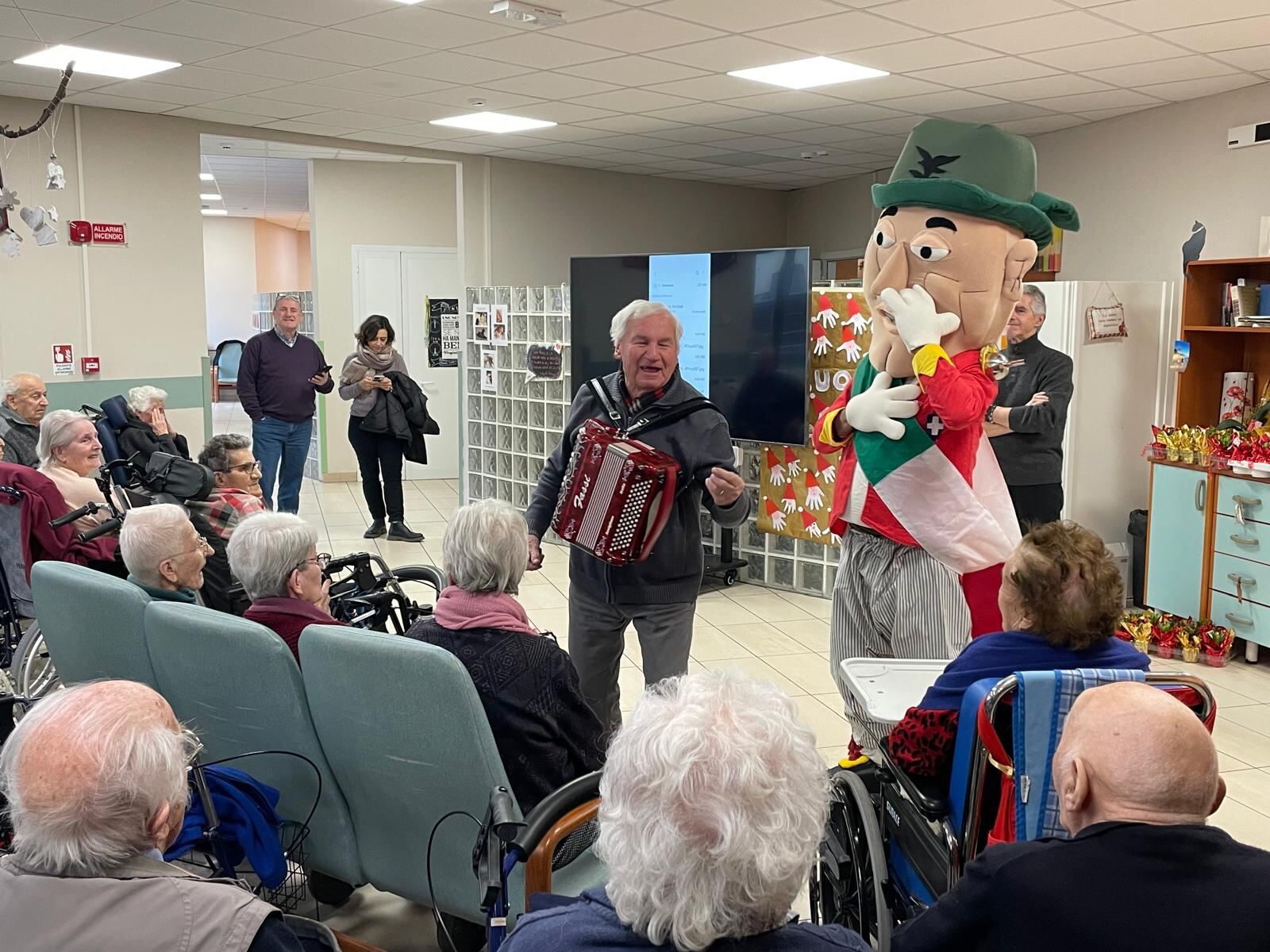 Gallery: Gli Uomini di Mondo festeggiano il Natale con gli ospiti della casa di riposo di Beinette - 19