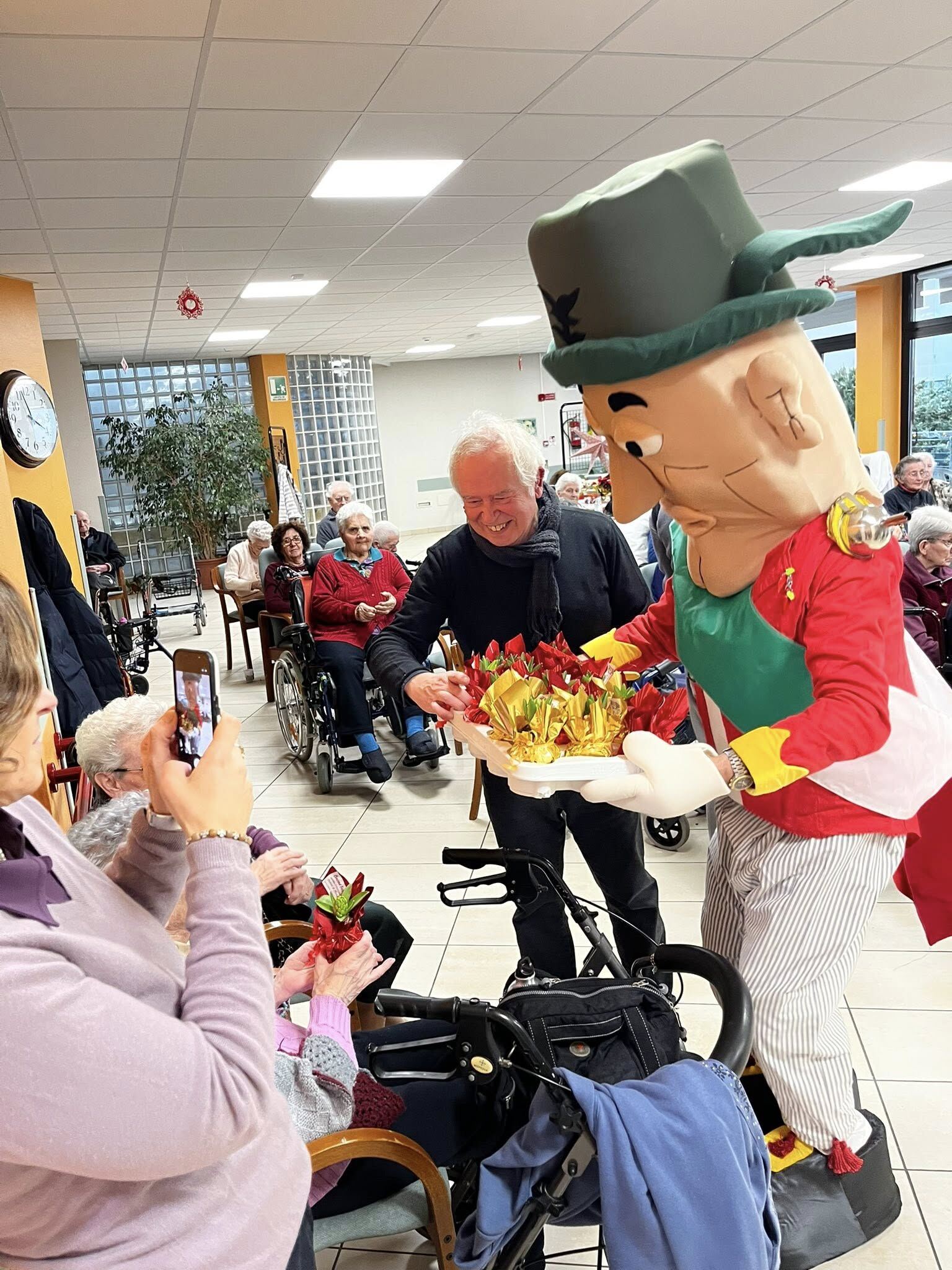 Gallery: Gli Uomini di Mondo festeggiano il Natale con gli ospiti della casa di riposo di Beinette - 26